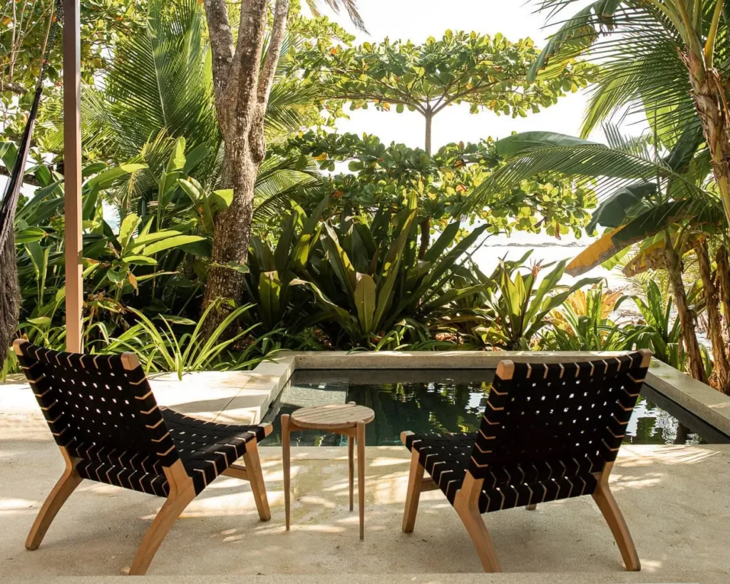 Beachfront bungalow pool at Hotel Nantipa
